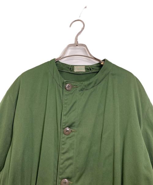 ミリタリーコート（ミリタリーコート）ミリタリーコート (ミリタリーコート) 【古着】スウェーデン軍ミリタリーコート　ノーカラーコート　リペア有 オリーブ サイズ:C150（実寸参照）の古着・服飾アイテム