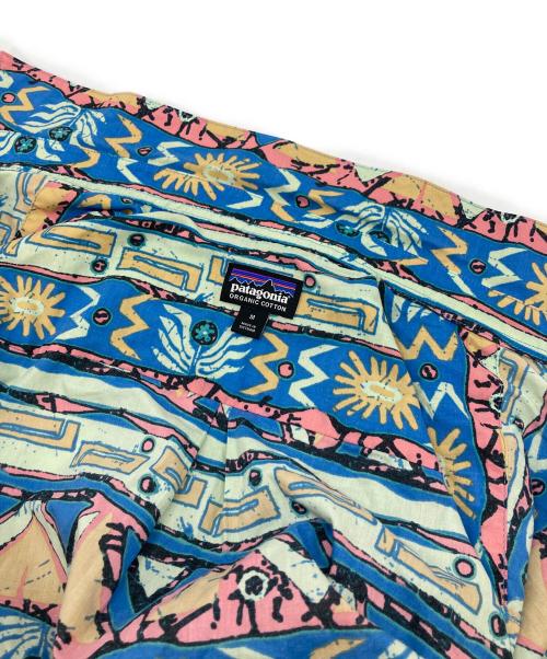 Patagonia（パタゴニア）Patagonia (パタゴニア) 半袖総柄シャツ　スポーツ　アウトドア　オーガニックコットン マルチカラー サイズ:Mの古着・服飾アイテム