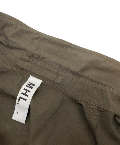 MHL（エムエイチエル）MHL (エムエイチエル) COMPACT COTTON POPLIN コンパクトコットンポプリンシャツ　長袖シャツ　日本製 オリーブ サイズ:Sの古着・服飾アイテム
