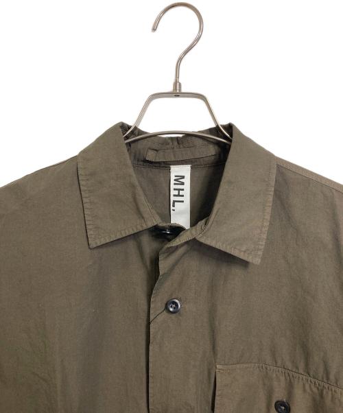 MHL（エムエイチエル）MHL (エムエイチエル) COMPACT COTTON POPLIN コンパクトコットンポプリンシャツ　長袖シャツ　日本製 オリーブ サイズ:Sの古着・服飾アイテム