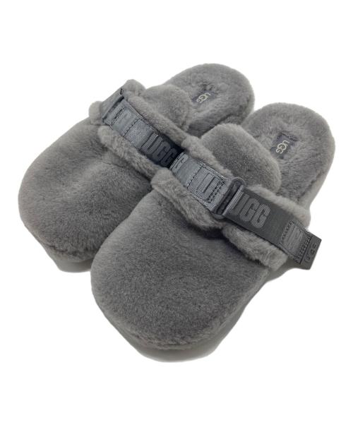 UGG（アグ）UGG (アグ) Fluff Itサンダル ヴァンプストラップ　ボアサンダル　ファーサンダル　サボサンダル グレー サイズ:US9の古着・服飾アイテム