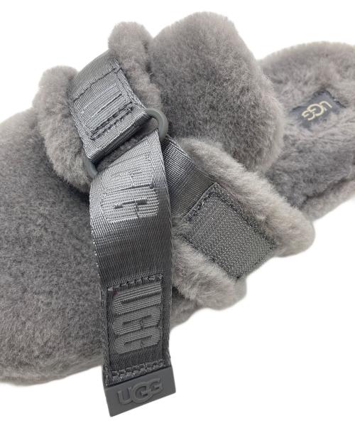 UGG（アグ）UGG (アグ) Fluff Itサンダル ヴァンプストラップ　ボアサンダル　ファーサンダル　サボサンダル グレー サイズ:US9の古着・服飾アイテム