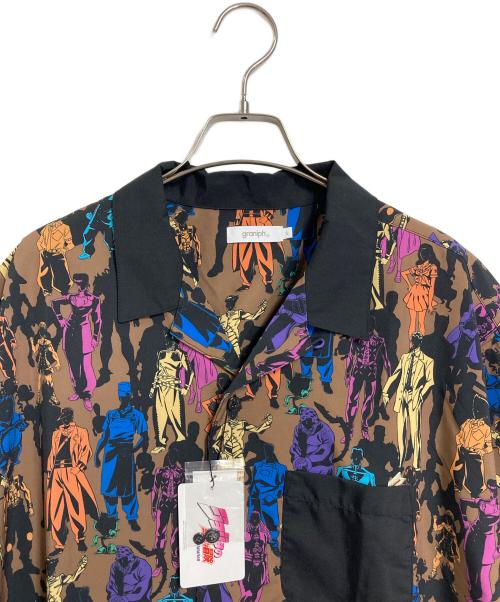 graniph（グラニフ）graniph (グラニフ) ジョジョの奇妙な冒険 (ジョジョノキミョウナボウケン) スタンド使いはひかれ合う｜オープンカラーシャツ　第4部　杜王町 ブラウン サイズ:Lの古着・服飾アイテム