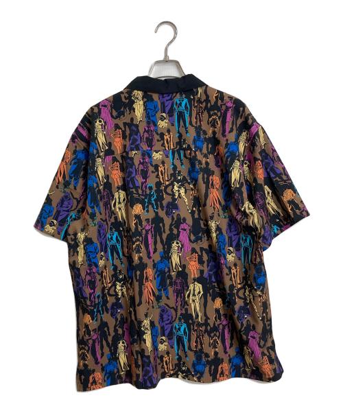 graniph（グラニフ）graniph (グラニフ) ジョジョの奇妙な冒険 (ジョジョノキミョウナボウケン) スタンド使いはひかれ合う｜オープンカラーシャツ　第4部　杜王町 ブラウン サイズ:Lの古着・服飾アイテム