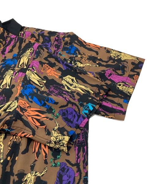 graniph（グラニフ）graniph (グラニフ) ジョジョの奇妙な冒険 (ジョジョノキミョウナボウケン) スタンド使いはひかれ合う｜オープンカラーシャツ　第4部　杜王町 ブラウン サイズ:Lの古着・服飾アイテム