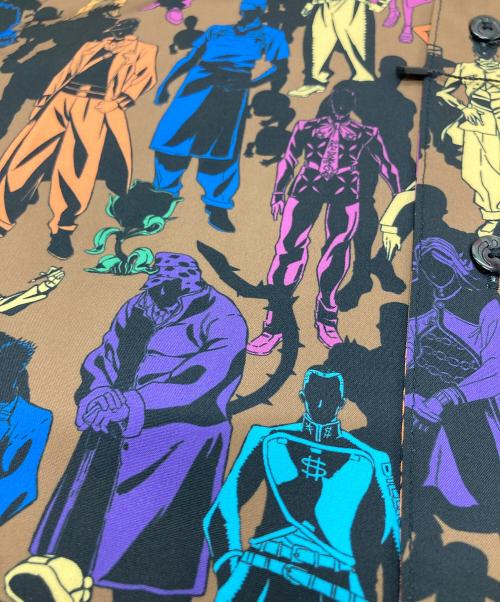 graniph（グラニフ）graniph (グラニフ) ジョジョの奇妙な冒険 (ジョジョノキミョウナボウケン) スタンド使いはひかれ合う｜オープンカラーシャツ　第4部　杜王町 ブラウン サイズ:Lの古着・服飾アイテム