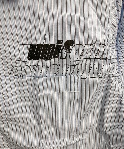 uniform experiment（ユニフォームエクスペリメント）uniform experiment (ユニフォームエクスペリメント) INーPROCESS PRINT SHIRT  プリントシャツ　長袖シャツ　ストライプ　日本製 ブルー サイズ:2の古着・服飾アイテム
