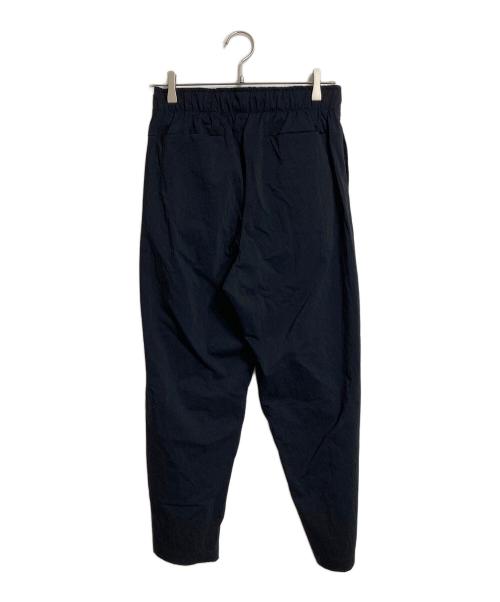 KAZUYUKI KUMAGAI ATTACHMENT（カズユキクマガイ アタッチメント）KAZUYUKI KUMAGAI ATTACHMENT (カズユキクマガイ アタッチメント) ストレッチタフタイージーワイドテーパードパンツ ブラック サイズ:1の古着・服飾アイテム