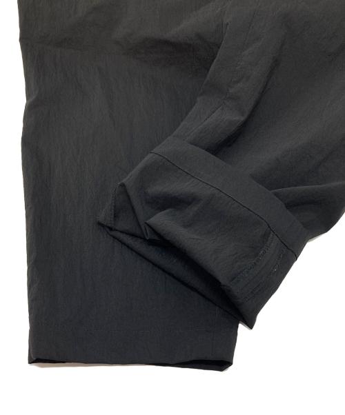 KAZUYUKI KUMAGAI ATTACHMENT（カズユキクマガイ アタッチメント）KAZUYUKI KUMAGAI ATTACHMENT (カズユキクマガイ アタッチメント) ストレッチタフタイージーワイドテーパードパンツ ブラック サイズ:1の古着・服飾アイテム