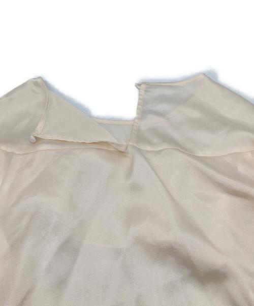 GRACE CONTINENTAL（（グレースコンチネンタル）GRACE CONTINENTAL (グレースコンチネンタル) サテンフリルトップ　フリルブラウス アイボリー サイズ:36の古着・服飾アイテム