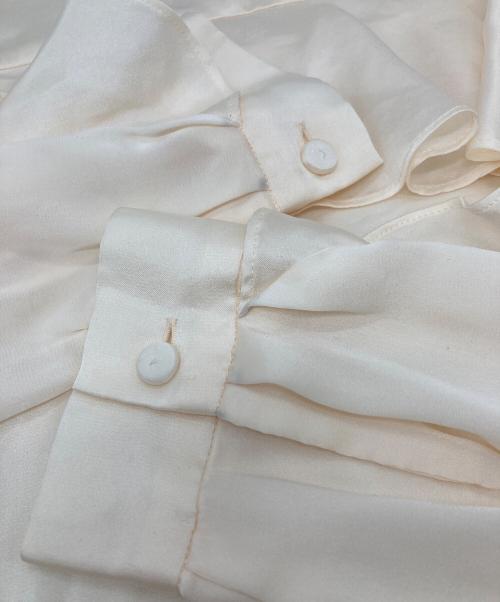 GRACE CONTINENTAL（（グレースコンチネンタル）GRACE CONTINENTAL (グレースコンチネンタル) サテンフリルトップ　フリルブラウス アイボリー サイズ:36の古着・服飾アイテム