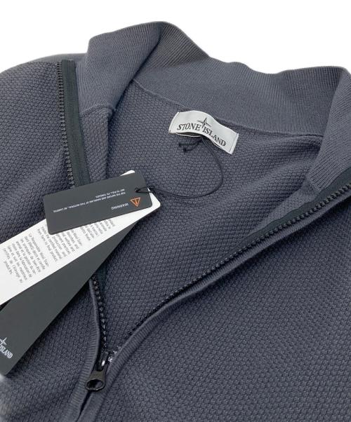 STONE ISLAND（ストーンアイランド）STONE ISLAND (ストーンアイランド) ロゴワッペン付スタンドカラーニットジャケット　24AW グレー サイズ:Mの古着・服飾アイテム
