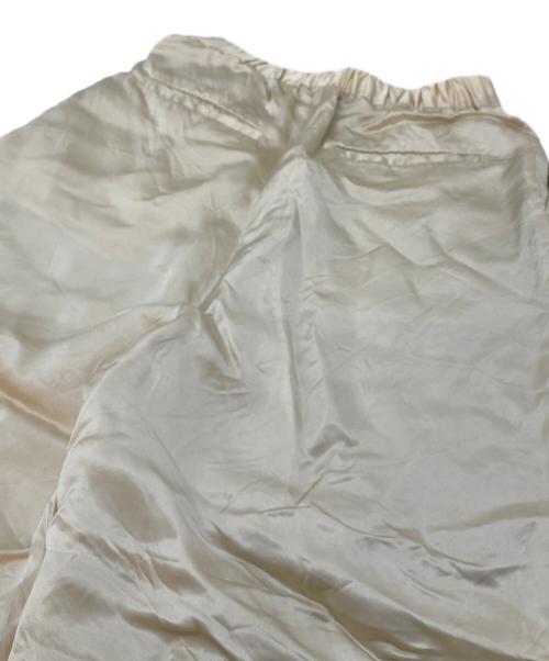 UNDECORATED（アンデコレイテッド）UNDECORATED (アンデコレイテッド) キュプラサテンレイヤードイージーパンツ アイボリー サイズ:FREEの古着・服飾アイテム
