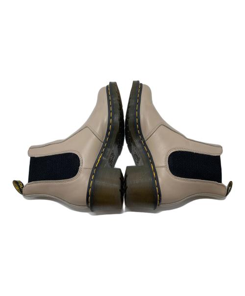Dr.Martens（ドクターマーチン）Dr.Martens (ドクターマーチン) Cadence ケイデンス チェルシーブーツ  サイドゴアブーツ　ショートブーツ　厚底ブーツ ベージュ サイズ:US7の古着・服飾アイテム