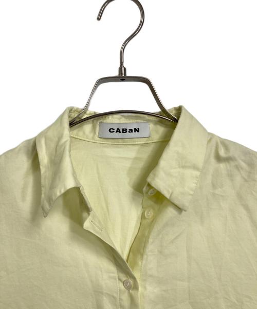 CABAN（キャバン）CABaN (キャバン) タイプライターダブルクロス アシンメトリックフリルシャツ　半袖シャツ　フリルシャツ　日本製 イエロー サイズ:FREEの古着・服飾アイテム