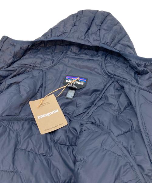 Patagonia（パタゴニア）Patagonia (パタゴニア) micro puff hoodie マイクロパフフーディ ウィメンズ　中綿ジャケット ネイビー サイズ:L 未使用品の古着・服飾アイテム