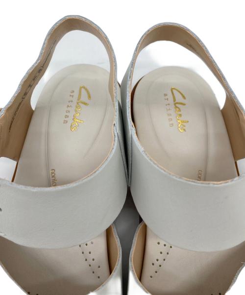CLARKS（クラークス）CLARKS (クラークス) サンダル ホワイト サイズ:UK 4.5の古着・服飾アイテム
