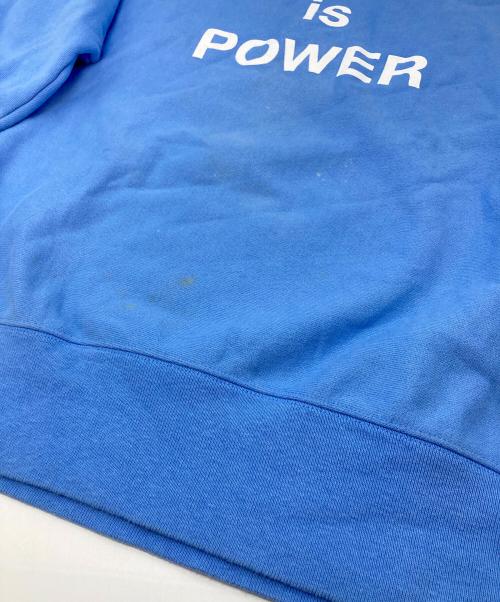 Champion（チャンピオン）Champion (チャンピオン) MoMA (モマ) yoko (ヨーコ) クルーネックスウェット　Yoko Ono 起毛 ブルー サイズ:Lの古着・服飾アイテム