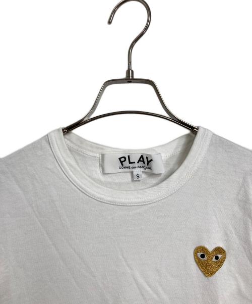 PLAY COMME des GARCONS（プレイコムデギャルソン）PLAY COMME des GARCONS (プレイコムデギャルソン) ハートワッペン半袖カットソー　Tシャツ　Tee  日本製 ホワイト×ゴールド サイズ:Sの古着・服飾アイテム