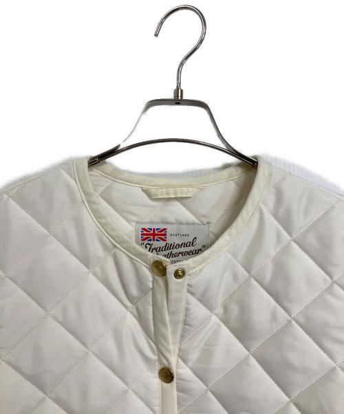 Traditional Weatherwear（トラディショナルウェザーウェア）Traditional Weatherwear (トラディショナルウェザーウェア) ARKLEY A-LINE MIDDLE アークリー Aライン ミドル　中綿ジャケット　アウター アイボリー サイズ:34（実寸参照） 未使用品の古着・服飾アイテム