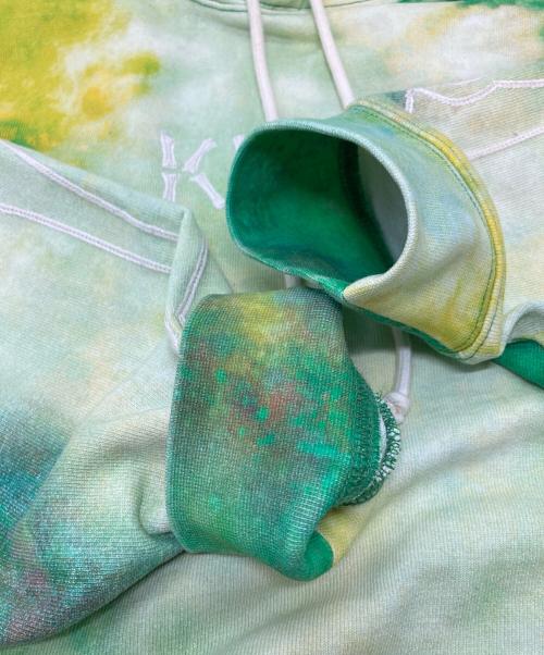 KITH（キス）KITH (キス) 23SS TREATS SKELETON NELS Hoodie ボーン刺繍ロゴタイダイパーカー　2023年 グリーン サイズ:Lの古着・服飾アイテム