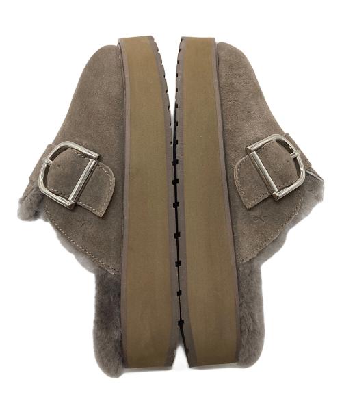 emu（エミュー）emu (エミュー) ADISON 厚底スリッポン　サボサンダル　ファーサンダル ブラウン サイズ:US7の古着・服飾アイテム