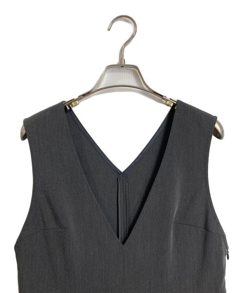 UNTITLED（アンタイトル）UNTITLED (アンタイトル) Vネックジャンパースカート　ワンピース　日本製 グレー サイズ:1の古着・服飾アイテム