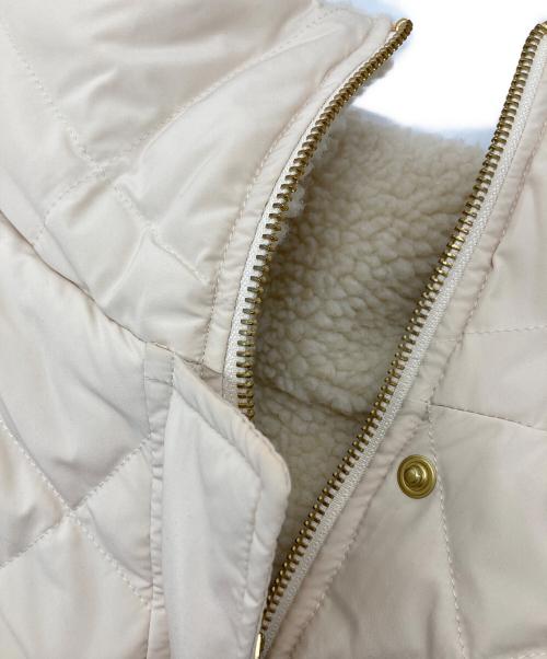 UNFILO（アンフィーロ）UNFILO (アンフィーロ) TAION (タイオン) リバーシブルボアダウン　キルティングダウン ベージュ サイズ:Mの古着・服飾アイテム