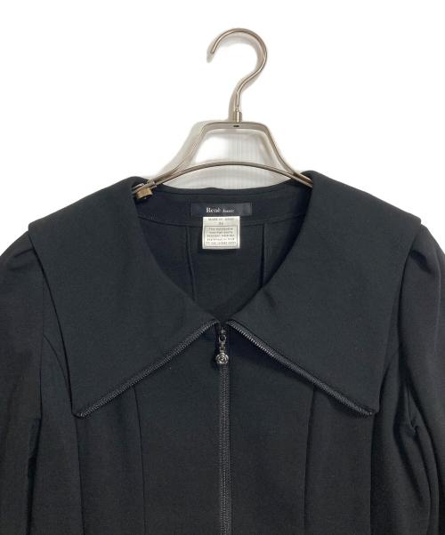 Rene basic（ルネベーシック）Rene basic (ルネベーシック) カメリア ジップ バックプリーツジャケット　日本製 ブラック サイズ:34の古着・服飾アイテム