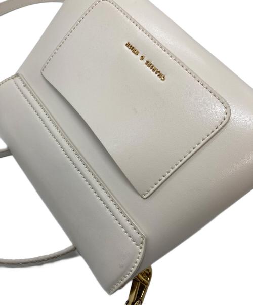 CHARLES & KEITH（チャールズアンドキース）CHARLES & KEITH (チャールズアンドキース) ショルダーバッグ　ハンドバッグ　2WAYバッグ ホワイト サイズ:実寸参照の古着・服飾アイテム