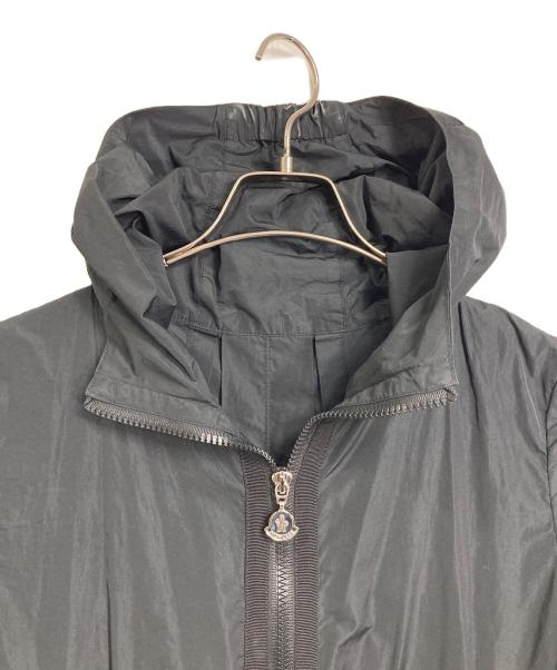 MONCLER（モンクレール）MONCLER (モンクレール) ROMBOU ロンボウ ワッペンロゴ フーデッド ジップアップ　アウター　ライトアウター ブラック サイズ:1の古着・服飾アイテム