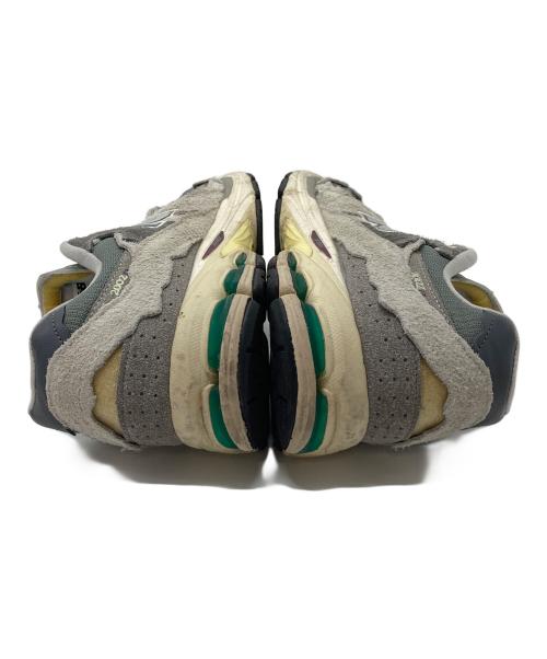 NEW BALANCE（ニューバランス）NEW BALANCE (ニューバランス) ローカットスニーカー　M2002 グレー サイズ:US8.5の古着・服飾アイテム