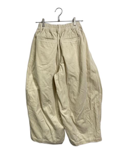 HARVESTY（ハーベスティー）HARVESTY (ハーベスティー) コーデュロイサーカスパンツ　コットンパンツ　ビックシルエット アイボリー サイズ:1の古着・服飾アイテム