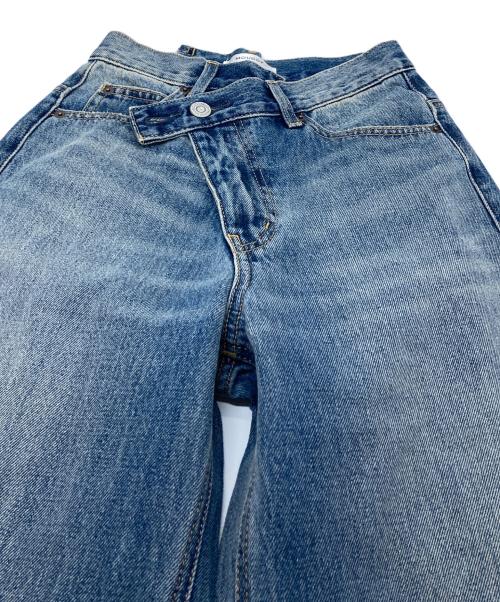 moussy（マウジー）moussy (マウジー) CROSS WAIST WIDE STRAIGHT  クロスウエストワイドストレート デニムパンツ ブルーの古着・服飾アイテム