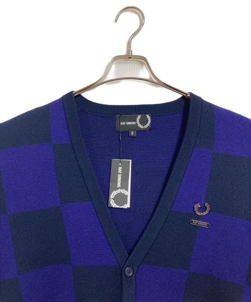 FRED PERRY（フレッドペリー）FRED PERRY (フレッドペリー) RAF SIMONS (ラフシモンズ) チェッカーボードカーディガン RS CHECKERBOARD CARDIGAN パープル×ネイビー サイズ: S 未使用品の古着・服飾アイテム