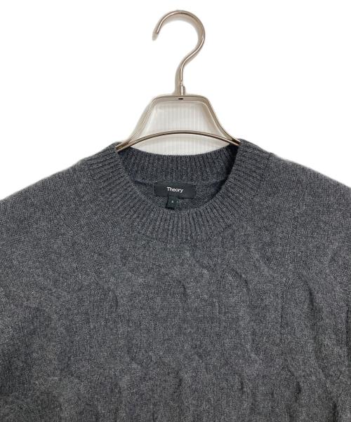 theory（セオリー）theory (セオリー) CROP PO CABLE ケーブルカシミヤニット　長袖ニット　デザインニット グレー サイズ:Sの古着・服飾アイテム