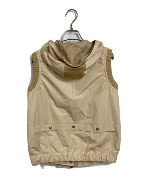 BURBERRY BLUE LABEL（バーバリーロンドンブルーレーベル）BURBERRY BLUE LABEL (バーバリーロンドンブルーレーベル) ホース刺繍裏メッシュベスト　アウター　ライトアウター　日本製 ベージュ サイズ:38の古着・服飾アイテム