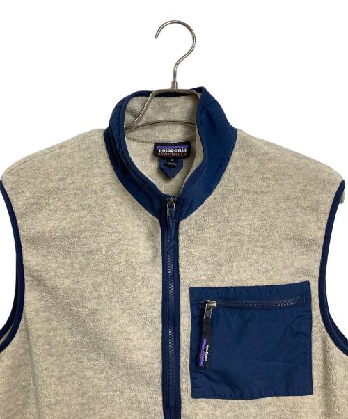 Patagonia（パタゴニア）Patagonia (パタゴニア) Synchilla Vest シンチラベスト フリースベスト　SP23 ベージュ×ネイビー サイズ:Mの古着・服飾アイテム