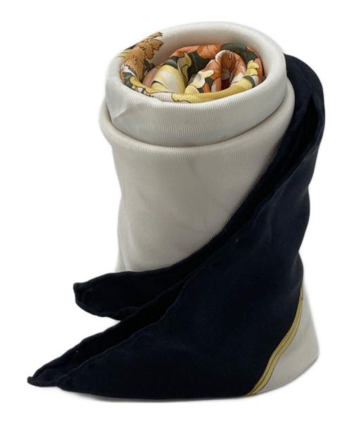 Christian Dior（クリスチャン ディオール）Christian Dior (クリスチャン ディオール) フラワー柄大判スカーフ　シルクスカーフ ホワイト×ブラック サイズ:実寸参照　の古着・服飾アイテム