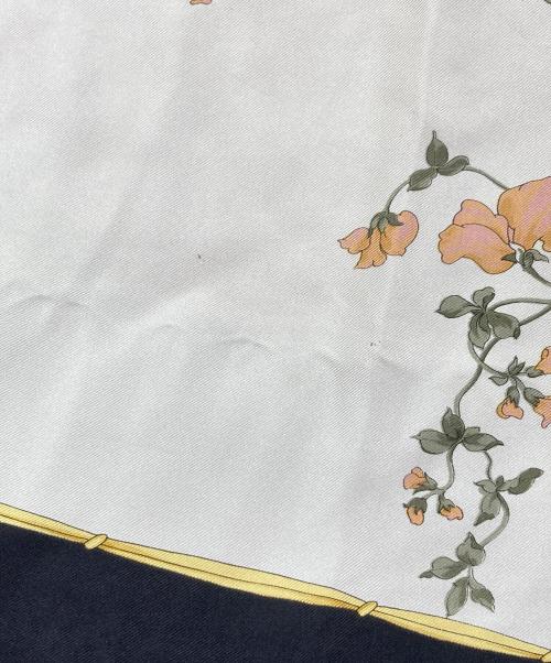 Christian Dior（クリスチャン ディオール）Christian Dior (クリスチャン ディオール) フラワー柄大判スカーフ　シルクスカーフ ホワイト×ブラック サイズ:実寸参照　の古着・服飾アイテム