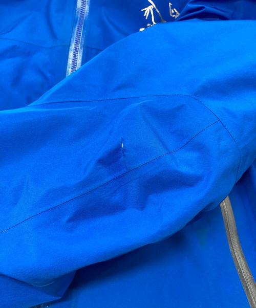 ARC'TERYX（アークテリクス）ARC'TERYX (アークテリクス) TAURI JACKET 中綿ジャケット　アウター   ナイロンジャケット アウトドア 登山 キャンプ　スポーツ　アウトドア ブルー サイズ:Sの古着・服飾アイテム