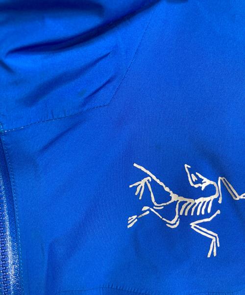 ARC'TERYX（アークテリクス）ARC'TERYX (アークテリクス) TAURI JACKET 中綿ジャケット　アウター   ナイロンジャケット アウトドア 登山 キャンプ　スポーツ　アウトドア ブルー サイズ:Sの古着・服飾アイテム