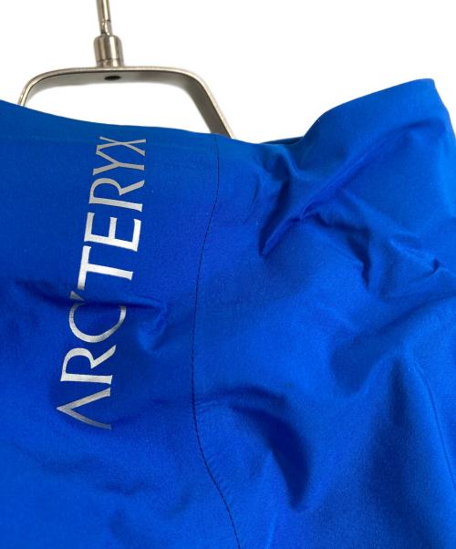 ARC'TERYX（アークテリクス）ARC'TERYX (アークテリクス) TAURI JACKET 中綿ジャケット　アウター   ナイロンジャケット アウトドア 登山 キャンプ　スポーツ　アウトドア ブルー サイズ:Sの古着・服飾アイテム