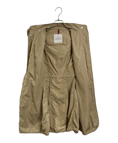 MONCLER（モンクレール）MONCLER (モンクレール) ARGELIA ワッペン付コート　並行品 ベージュ サイズ:1の古着・服飾アイテム