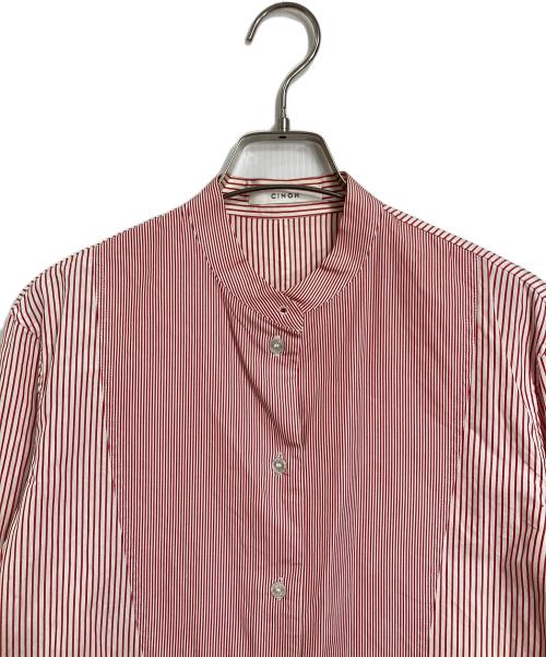 CINOH（チノ）CINOH (チノ) アシンメトリーブザムシャツ　コットンシャツ　ストライプ レッド×ホワイト サイズ:38の古着・服飾アイテム