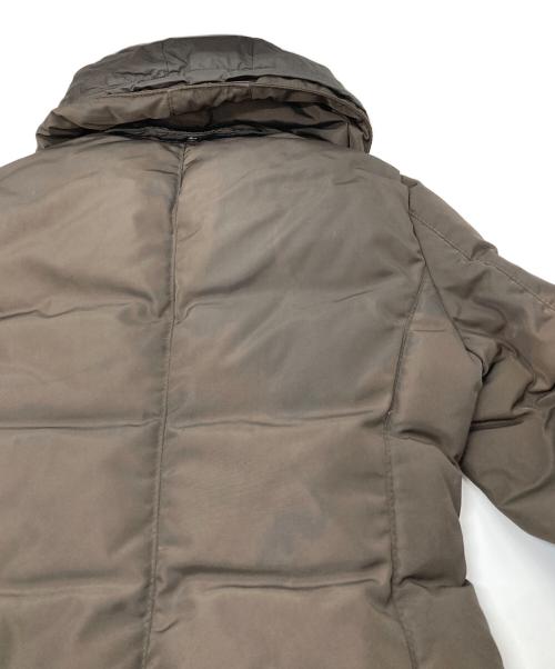 MONCLER（モンクレール）MONCLER (モンクレール) ダウンジャケット　フーデットダウンジャケット　イタリア製 ブラウンの古着・服飾アイテム