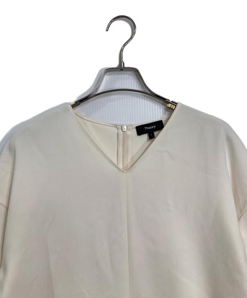 theory（セオリー）theory (セオリー) Vネックブラウス (アイボリー) トリアセテート  ブレスレットスリーブ / ウォッシャブル　Admiral Crepe Round VNK Top アイボリー サイズ:Sの古着・服飾アイテム