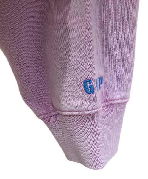 GAP（ギャップ）GAP (ギャップ) madhappy (マッドハッピー) MADロゴ ステッチフード ショートジップパーカー　フーディ パープル サイズ:M 未使用品の古着・服飾アイテム