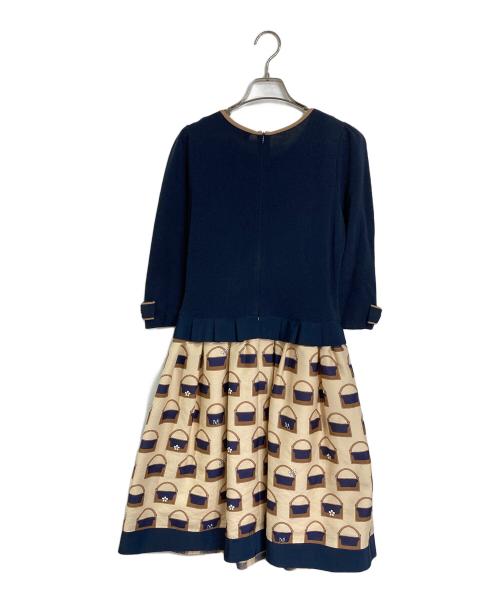 M'S GRACY（エムズグレイシー）M'S GRACY (エムズグレイシー) バッグ柄プリント 切替ワンピース ネイビー×ベージュ サイズ:Mの古着・服飾アイテム
