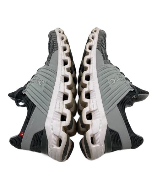 on（オン）On (オン) Cloudswift ランニングシューズ　軽量 グレー サイズ:USM7.5  UK7の古着・服飾アイテム